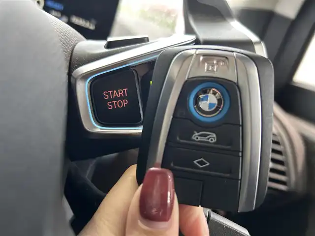 ＢＭＷ ｉ３ レンジエクステンダー 愛知県 2019(平31)年 8.7万km レーザーブルー インテリアデザイン　スイート/コンフォートパッケージ/ブラウンレザーシート/純正ナビ/Bluetooth・USB/バックカメラ/インテリジェントセーフティ/アダクティブクルーズコントロール/パーキングアシスト/前席シートヒーター/LEDヘッドライト/オートライト/スマートキー/プッシュスタート/ビルトインETC/置くだけ充電/トラクションコントロール/純正前後ドライブレコーダー/純正フロアマット/USB・type-C/ISOFIX/充電ケーブルあり/保証書/取扱説明書/スペアキー