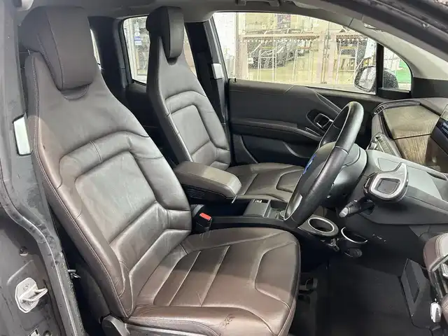 ＢＭＷ ｉ３ レンジエクステンダー 愛知県 2019(平31)年 8.7万km レーザーブルー インテリアデザイン　スイート/コンフォートパッケージ/ブラウンレザーシート/純正ナビ/Bluetooth・USB/バックカメラ/インテリジェントセーフティ/アダクティブクルーズコントロール/パーキングアシスト/前席シートヒーター/LEDヘッドライト/オートライト/スマートキー/プッシュスタート/ビルトインETC/置くだけ充電/トラクションコントロール/純正前後ドライブレコーダー/純正フロアマット/USB・type-C/ISOFIX/充電ケーブルあり/保証書/取扱説明書/スペアキー