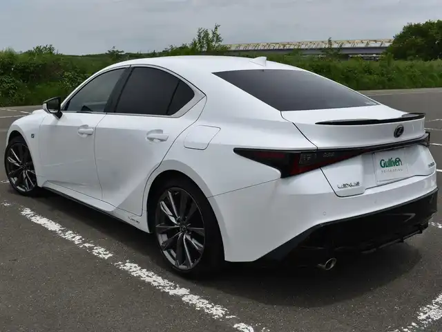レクサス ＩＳ 300h Fスポーツ 福岡県 2021(令3)年 3.9万km ホワイトノーヴァガラスフレーク 純正メーカーナビ・地デジTV/パノラミックビューモニター/黒革シート/シートヒーター/ハンドルヒーター/2.0ETC/3連LEDヘッドライト/パドルシフト/純正ドラレコ/レーダークルーズコントロール/スペアキー1個　カードキー1個