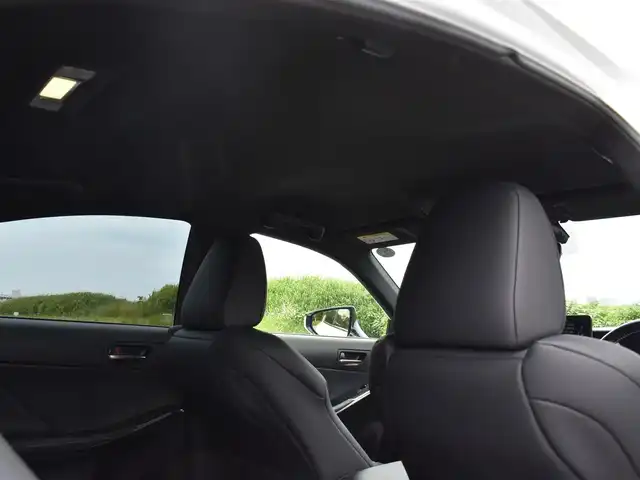 レクサス ＩＳ 300h Fスポーツ 福岡県 2021(令3)年 3.9万km ホワイトノーヴァガラスフレーク 純正メーカーナビ・地デジTV/パノラミックビューモニター/黒革シート/シートヒーター/ハンドルヒーター/2.0ETC/3連LEDヘッドライト/パドルシフト/純正ドラレコ/レーダークルーズコントロール/スペアキー1個　カードキー1個