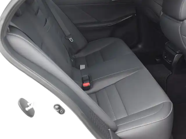 レクサス ＩＳ 300h Fスポーツ 福岡県 2021(令3)年 3.9万km ホワイトノーヴァガラスフレーク 純正メーカーナビ・地デジTV/パノラミックビューモニター/黒革シート/シートヒーター/ハンドルヒーター/2.0ETC/3連LEDヘッドライト/パドルシフト/純正ドラレコ/レーダークルーズコントロール/スペアキー1個　カードキー1個