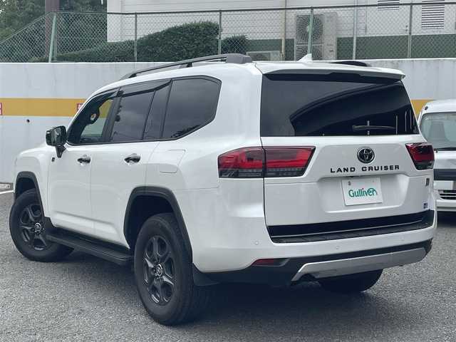 トヨタ ランドクルーザー GRスポーツ 神奈川県 2021(令3)年 4.6万km プレシャスホワイトパール ワンオーナー /GR専用エンブレム・エクステリア/GR専用チューニングサスペンション/サンルーフ/本革シート/シートヒーター＆エアシート/T-Connect12.3インチナビ/Blu-ray、DVD、CD、microSD、サウンドライブラリー、USB入、フルセグ/【スマホ連携】SmartDeviceLink、Apple CarPlay、Android Auto、Bluetooth、Miracast、Wi-Fi接続/JBLプレミアムサウンドシステム/（14スピーカー/JBL専用12chアンプ）/Toyota Safety Sense/・プリクラッシュセーフティ/・検知機能付衝突回避支援タイプ/ ミリ波レーダー＋単眼カメラ方式）/・レーントレーシングアシスト［LTA］/・ドライバー異常時対応システム /・レーダークルーズコントロール（全車速追従機能付）/・ロードサインアシスト［RSA］/・アダプティブハイビームシステム［AHS］ /ブラインドスポットモニター［BSM］/ヘッドアップディスプレイ/パノラミックビューモニター/シースルービュー/ルーフレール/サイドステップ/ETC2.0/前後ドラレコ/社外セキュリティ/スマートキー×2/新車時保証書/取扱説明書