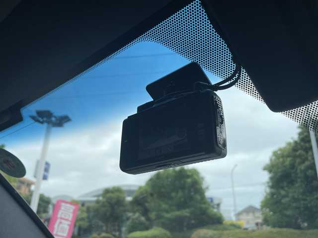 トヨタ ランドクルーザー GRスポーツ 神奈川県 2021(令3)年 4.6万km プレシャスホワイトパール ワンオーナー /GR専用エンブレム・エクステリア/GR専用チューニングサスペンション/サンルーフ/本革シート/シートヒーター＆エアシート/T-Connect12.3インチナビ/Blu-ray、DVD、CD、microSD、サウンドライブラリー、USB入、フルセグ/【スマホ連携】SmartDeviceLink、Apple CarPlay、Android Auto、Bluetooth、Miracast、Wi-Fi接続/JBLプレミアムサウンドシステム/（14スピーカー/JBL専用12chアンプ）/Toyota Safety Sense/・プリクラッシュセーフティ/・検知機能付衝突回避支援タイプ/ ミリ波レーダー＋単眼カメラ方式）/・レーントレーシングアシスト［LTA］/・ドライバー異常時対応システム /・レーダークルーズコントロール（全車速追従機能付）/・ロードサインアシスト［RSA］/・アダプティブハイビームシステム［AHS］ /ブラインドスポットモニター［BSM］/ヘッドアップディスプレイ/パノラミックビューモニター/シースルービュー/ルーフレール/サイドステップ/ETC2.0/前後ドラレコ/社外セキュリティ/スマートキー×2/新車時保証書/取扱説明書