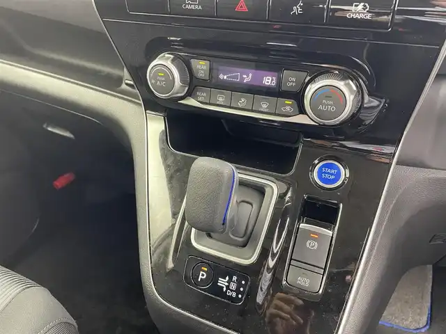 日産 セレナ e－パワー ハイウェイスター V 愛知県 2021(令3)年 5.5万km パール プロパイロット/デジタルインナーミラー/インテリジェントエマージェンシーブレーキ/インテリジェントDA/フロント/バックソナー/標識検知機能/純正9インチナビ/　　・CD/DVD/フルセグ/BT/アラウンドビューモニター/ビルトインETC2.0/後席フリップダウンモニター/USBポート/両側パワースライドドア/ハンズフリーオートスライド（左側）/デュアルバックドア/ステアリングスイッチ/キャプテンシート/ロールサンシェード/純正LEDヘッドライト/純正16インチアルミホイール/取扱説明書/保証書