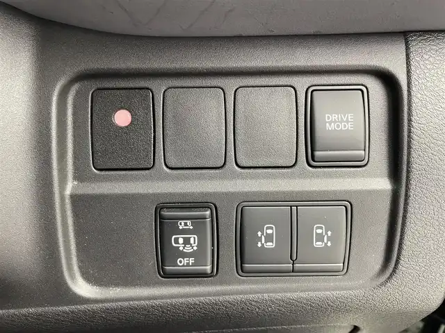 日産 セレナ e－パワー ハイウェイスター V 愛知県 2021(令3)年 5.5万km パール プロパイロット/デジタルインナーミラー/インテリジェントエマージェンシーブレーキ/インテリジェントDA/フロント/バックソナー/標識検知機能/純正9インチナビ/　　・CD/DVD/フルセグ/BT/アラウンドビューモニター/ビルトインETC2.0/後席フリップダウンモニター/USBポート/両側パワースライドドア/ハンズフリーオートスライド（左側）/デュアルバックドア/ステアリングスイッチ/キャプテンシート/ロールサンシェード/純正LEDヘッドライト/純正16インチアルミホイール/取扱説明書/保証書