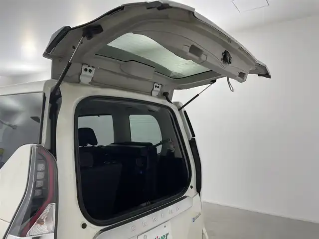 日産 セレナ e－パワー ハイウェイスター V 愛知県 2021(令3)年 5.5万km パール プロパイロット/デジタルインナーミラー/インテリジェントエマージェンシーブレーキ/インテリジェントDA/フロント/バックソナー/標識検知機能/純正9インチナビ/　　・CD/DVD/フルセグ/BT/アラウンドビューモニター/ビルトインETC2.0/後席フリップダウンモニター/USBポート/両側パワースライドドア/ハンズフリーオートスライド（左側）/デュアルバックドア/ステアリングスイッチ/キャプテンシート/ロールサンシェード/純正LEDヘッドライト/純正16インチアルミホイール/取扱説明書/保証書