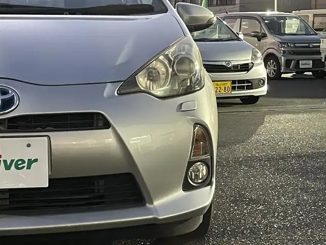 トヨタ アクア S 広島県 2013(平25)年 8.7万km シルバーM 禁煙車/社外メモリナビ【CD/DVD/フルセグTV/Bluetooth】/バックカメラ/ETC/横滑り防止装置/盗難防止装置/LEDヘッドライト/オートライト/社外15インチアルミホイール/プッシュスタート/スペアキー/純正フロアマット