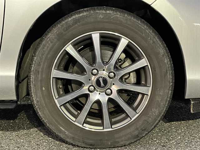 トヨタ アクア S 広島県 2013(平25)年 8.7万km シルバーM 禁煙車/純正ナビ【CD/DVD/フルセグTV/Bluetooth】/バックカメラ/ETC/横滑り防止装置/盗難防止装置/HIDヘッドライト/オートライト/社外15インチアルミホイール/プッシュスタート/スペアキー/純正フロアマット