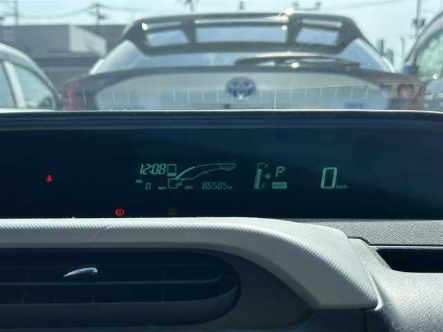 トヨタ アクア S 広島県 2013(平25)年 8.7万km シルバーM 禁煙車/純正ナビ【CD/DVD/フルセグTV/Bluetooth】/バックカメラ/ETC/横滑り防止装置/盗難防止装置/HIDヘッドライト/オートライト/社外15インチアルミホイール/プッシュスタート/スペアキー/純正フロアマット