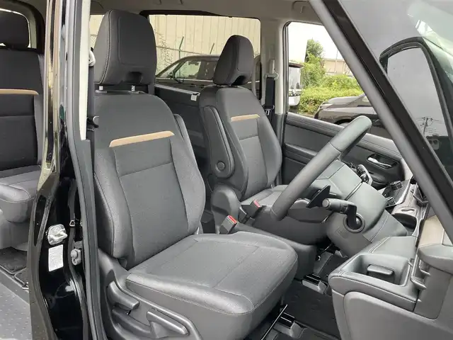 日産 セレナ ハイウェイスター V 東京都 2025(令7)年 0.2万km ダイヤモンドブラック 純正１２．３型ナビ/純正１１型後席モニター/デジタルインナーミラー/ワイヤレス充電/全周囲カメラ/ＥＴＣ２．０/前後ドラレコ/プロパイロット/ＢＳＭ/ＬＥＤヘッド/６スピーカー