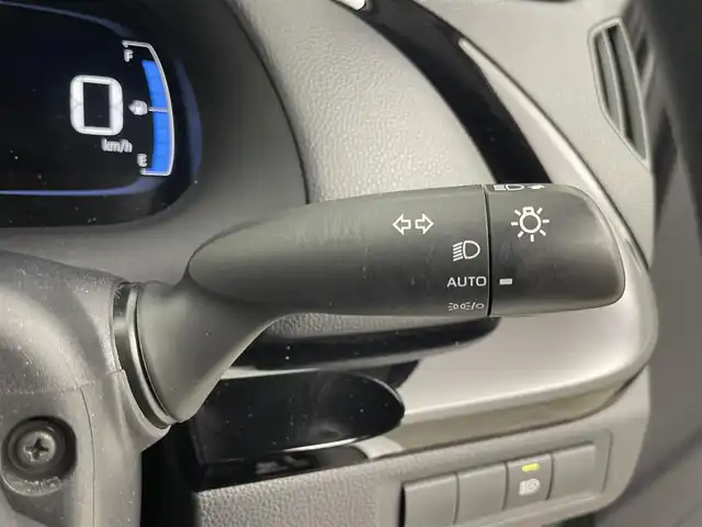 トヨタ アクア X 群馬県 2022(令4)年 4.1万km シルバーM 衝突軽減　純正ディスプレイオーディオ　レーダークルーズコントロール　ＬＥＤライト　オートハイビーム　クリアランスソナー　ステアリングリモコン　ＥＴＣ　ドライブレコーダー　横滑り防止装置　禁煙車