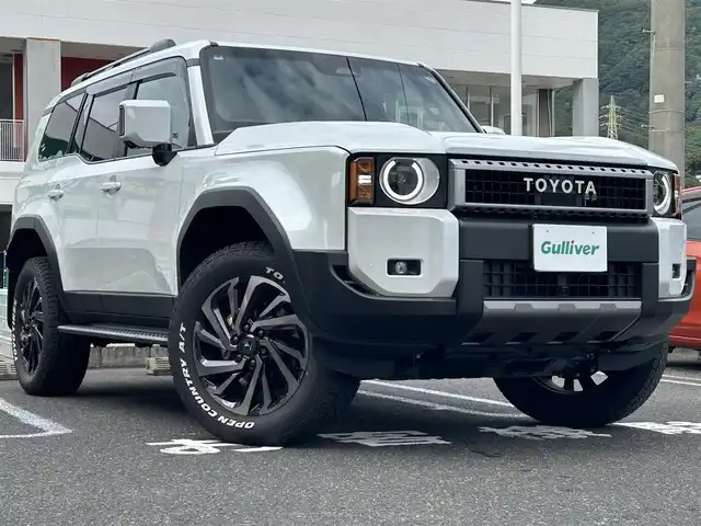 トヨタ ランドクルーザー ２５０ VX 長崎県 2024(令6)年 0.3万km プラチナホワイトパールマイカ ワンオーナー/純正ディスプレイオーディオ/(FM/AM/BT/フルセグTV/Miracast/ナビ)/プッシュスタート/MTモード付AT/フルタイム4WD/ビルトインETC/全方位カメラ/サンルーフ/ルーフレール/レーダークルーズコントロール/ドライブレコーダー内蔵型デジタルインナーミラー/純正フロアマット/モデリスタR20アルミホイール/ステアリングヒーター/レザーシート/D席パワーシート/DN席シートヒーター/DN席エアシート/3列シート/パワーバックドア/オートライト/オートハイビーム/ABS/TRC/VSC/LDA/BSM/PCS/PDA/RCTA/RCD/RSA/クリアランスソナー/SRSダブルエアバッグ/SRSサイドエアバッグ/スマートキー/スペアキー/取扱説明書/保証書