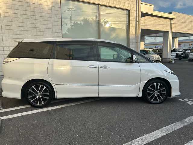 トヨタ エスティマ アエラス プレミアムエディション 埼玉県 2015(平27)年 12.6万km ホワイトパールクリスタルシャイン モデリスタエアロ/純正SD・T-Connect8インチナビ（NSZA-X64T）/　DTV/CD/DVD/BT/SD/SDREC/両側パワースライドドア/バックカメラ/ハーフレザーシート/純正フリップダウンモニター（V11T-R62C）/2列目オットマン/ウォークスルー/クルーズコントロール/TRC（トラクションコントロール）/ビルトインETC/エンジンスタートボタン/スマートキー/純正HIDヘッドライト/フォグランプ/オートライト/純正アルミホイール