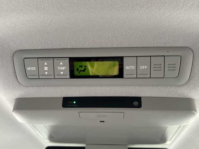 トヨタ エスティマ アエラス プレミアムエディション 埼玉県 2015(平27)年 12.6万km ホワイトパールクリスタルシャイン モデリスタエアロ/純正SD・T-Connect8インチナビ（NSZA-X64T）/　DTV/CD/DVD/BT/SD/SDREC/両側パワースライドドア/バックカメラ/ハーフレザーシート/純正フリップダウンモニター（V11T-R62C）/2列目オットマン/ウォークスルー/クルーズコントロール/TRC（トラクションコントロール）/ビルトインETC/エンジンスタートボタン/スマートキー/純正HIDヘッドライト/フォグランプ/オートライト/純正アルミホイール