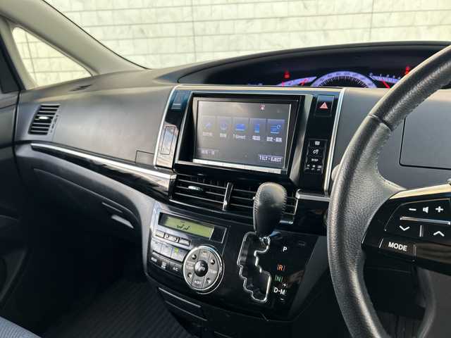 トヨタ エスティマ アエラス プレミアムエディション 埼玉県 2015(平27)年 12.6万km ホワイトパールクリスタルシャイン モデリスタエアロ/純正SD・T-Connect8インチナビ（NSZA-X64T）/　DTV/CD/DVD/BT/SD/SDREC/両側パワースライドドア/バックカメラ/ハーフレザーシート/純正フリップダウンモニター（V11T-R62C）/2列目オットマン/ウォークスルー/クルーズコントロール/TRC（トラクションコントロール）/ビルトインETC/エンジンスタートボタン/スマートキー/純正HIDヘッドライト/フォグランプ/オートライト/純正アルミホイール