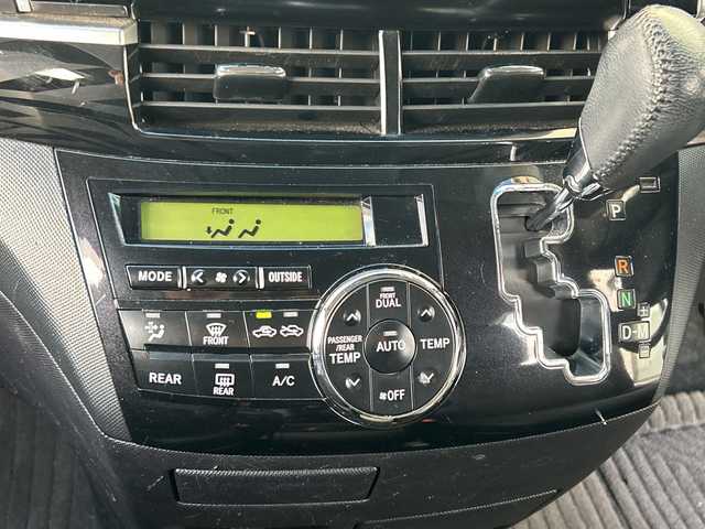 トヨタ エスティマ アエラス プレミアムエディション 埼玉県 2015(平27)年 12.6万km ホワイトパールクリスタルシャイン モデリスタエアロ/純正SD・T-Connect8インチナビ（NSZA-X64T）/　DTV/CD/DVD/BT/SD/SDREC/両側パワースライドドア/バックカメラ/ハーフレザーシート/純正フリップダウンモニター（V11T-R62C）/2列目オットマン/ウォークスルー/クルーズコントロール/TRC（トラクションコントロール）/ビルトインETC/エンジンスタートボタン/スマートキー/純正HIDヘッドライト/フォグランプ/オートライト/純正アルミホイール