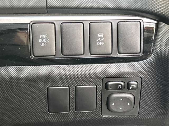 トヨタ エスティマ アエラス プレミアムエディション 埼玉県 2015(平27)年 12.6万km ホワイトパールクリスタルシャイン モデリスタエアロ/純正SD・T-Connect8インチナビ（NSZA-X64T）/　DTV/CD/DVD/BT/SD/SDREC/両側パワースライドドア/バックカメラ/ハーフレザーシート/純正フリップダウンモニター（V11T-R62C）/2列目オットマン/ウォークスルー/クルーズコントロール/TRC（トラクションコントロール）/ビルトインETC/エンジンスタートボタン/スマートキー/純正HIDヘッドライト/フォグランプ/オートライト/純正アルミホイール