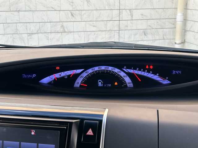 トヨタ エスティマ アエラス プレミアムエディション 埼玉県 2015(平27)年 12.6万km ホワイトパールクリスタルシャイン モデリスタエアロ/純正SD・T-Connect8インチナビ（NSZA-X64T）/　DTV/CD/DVD/BT/SD/SDREC/両側パワースライドドア/バックカメラ/ハーフレザーシート/純正フリップダウンモニター（V11T-R62C）/2列目オットマン/ウォークスルー/クルーズコントロール/TRC（トラクションコントロール）/ビルトインETC/エンジンスタートボタン/スマートキー/純正HIDヘッドライト/フォグランプ/オートライト/純正アルミホイール