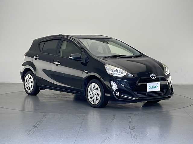 トヨタ アクア S スタイルブラック 長野県 2016(平28)年 5.5万km ブラックマイカ 社外7インチナビ　（NX615W）/・フルセグTV　CD/DVD/SD/Bluetooth/ETC/衝突被害軽減ブレーキ/車線逸脱警報/オートマチックハイビーム/横滑り防止装置/前席シートヒーター/ECOモード/EVモード/LEDヘッドライト/オートライト/フォグランプ/スマートキー/プッシュスタート/電動格納ミラー/純正フロアマット/純正ドアバイザー