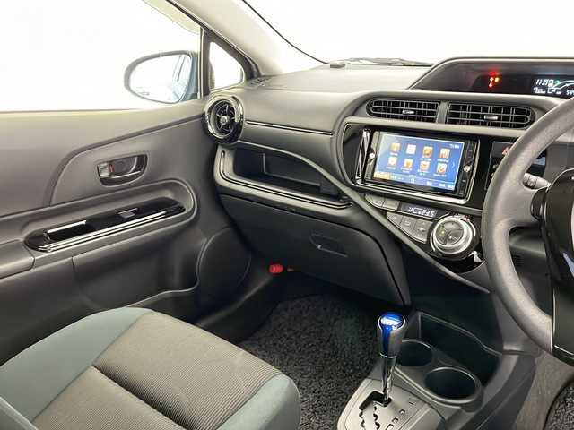 トヨタ アクア S スタイルブラック 長野県 2016(平28)年 5.5万km ブラックマイカ 社外7インチナビ　（NX615W）/・フルセグTV　CD/DVD/SD/Bluetooth/ETC/衝突被害軽減ブレーキ/車線逸脱警報/オートマチックハイビーム/横滑り防止装置/前席シートヒーター/ECOモード/EVモード/LEDヘッドライト/オートライト/フォグランプ/スマートキー/プッシュスタート/電動格納ミラー/純正フロアマット/純正ドアバイザー