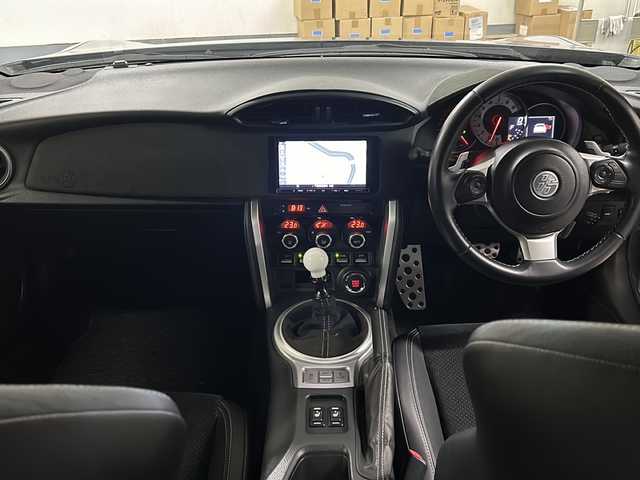 トヨタ ８６ GT リミテッド ブラックPKG 千葉県 2018(平30)年 1.5万km クリスタルブラックシリカ 限定カラー　ソリッドグレー　ダイヤトーンサウンド７インチナビ　ＮＲ－ＭＺ２００　TRD フロントスポイラー　bremboレッドブレーキキャリパー　ETC　後カメラ ハーフレザー 温シート 純正アルミ