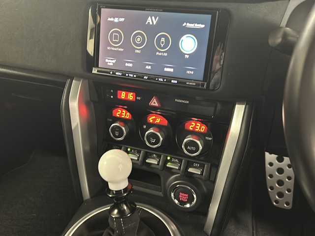 トヨタ ８６ GT リミテッド ブラックPKG 千葉県 2018(平30)年 1.5万km クリスタルブラックシリカ 限定カラー　ソリッドグレー　ダイヤトーンサウンド７インチナビ　ＮＲ－ＭＺ２００　TRD フロントスポイラー　bremboレッドブレーキキャリパー　ETC　後カメラ ハーフレザー 温シート 純正アルミ
