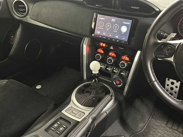 トヨタ ８６ GT リミテッド ブラックPKG 千葉県 2018(平30)年 1.5万km クリスタルブラックシリカ 限定カラー　ソリッドグレー　ダイヤトーンサウンド７インチナビ　ＮＲ－ＭＺ２００　TRD フロントスポイラー　bremboレッドブレーキキャリパー　ETC　後カメラ ハーフレザー 温シート 純正アルミ