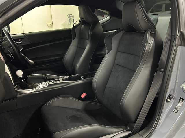 トヨタ ８６ GT リミテッド ブラックPKG 千葉県 2018(平30)年 1.5万km クリスタルブラックシリカ 限定カラー　ソリッドグレー　ダイヤトーンサウンド７インチナビ　ＮＲ－ＭＺ２００　TRD フロントスポイラー　bremboレッドブレーキキャリパー　ETC　後カメラ ハーフレザー 温シート 純正アルミ