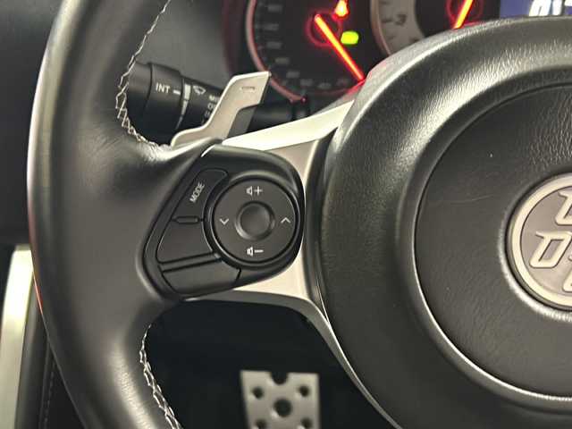 トヨタ ８６ GT リミテッド ブラックPKG 千葉県 2018(平30)年 1.5万km クリスタルブラックシリカ 限定カラー　ソリッドグレー　ダイヤトーンサウンド７インチナビ　ＮＲ－ＭＺ２００　TRD フロントスポイラー　bremboレッドブレーキキャリパー　ETC　後カメラ ハーフレザー 温シート 純正アルミ