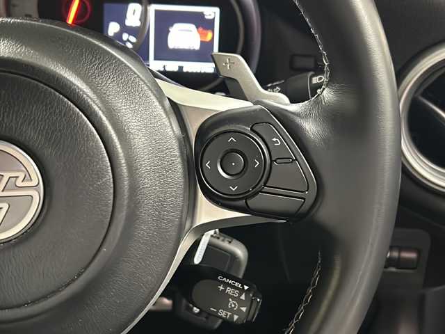 トヨタ ８６ GT リミテッド ブラックPKG 千葉県 2018(平30)年 1.5万km クリスタルブラックシリカ 限定カラー　ソリッドグレー　ダイヤトーンサウンド７インチナビ　ＮＲ－ＭＺ２００　TRD フロントスポイラー　bremboレッドブレーキキャリパー　ETC　後カメラ ハーフレザー 温シート 純正アルミ