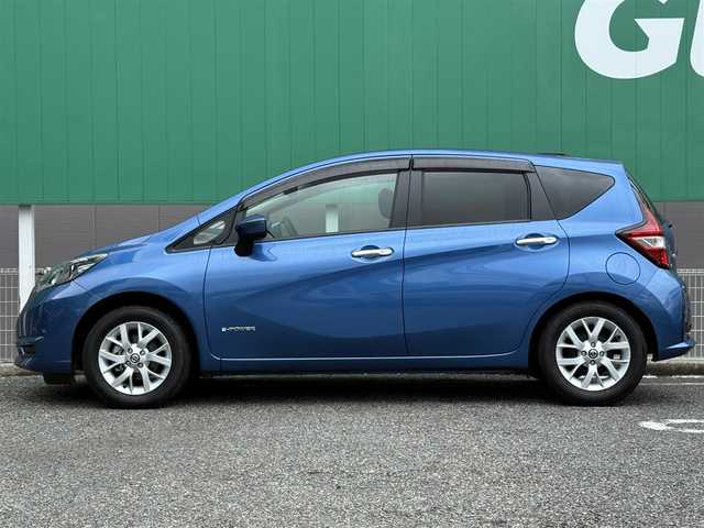 日産 ノート e－パワー X 千葉県 2018(平30)年 1.3万km シャイニングブルー 純正SDナビ(フルセグTV/CD/DVD/Bluetooth/AUX)/前後コーナーセンサー/インテリジェントアラウンドビューモニター/純正ドライブレコーダー/インテリジェントエマージェンシーブレーキ/純正LEDヘッドライト/オートライト/純正フロアマット/ステアリングスイッチ/スマートキー/プッシュエンジンスタート/レーンキープアシスト/保証書/取説　有