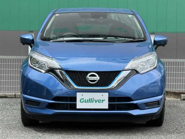 日産 ノート e－パワー X 千葉県 2018(平30)年 1.3万km シャイニングブルー 純正SDナビ(フルセグTV/CD/DVD/Bluetooth/AUX)/前後コーナーセンサー/インテリジェントアラウンドビューモニター/純正ドライブレコーダー/インテリジェントエマージェンシーブレーキ/純正LEDヘッドライト/オートライト/純正フロアマット/ステアリングスイッチ/スマートキー/プッシュエンジンスタート/レーンキープアシスト/保証書/取説　有