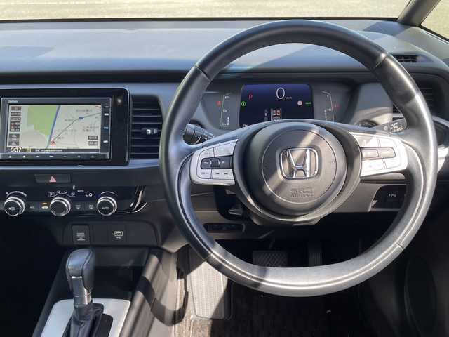 ホンダ フィット e:HEVホーム 大分県 2022(令4)年 2.7万km プラチナホワイトパール ホンダセンシング/アダプティブクルーズコントロール/レーンキープアシスト/純正メモリーナビ/バックカメラ/Bluetooth/DVD/ビルトインETC/純正LEDヘッドライト/オートライトコントロール/ハーフレザーシート/前後ドライブレコーダー/スマートキー/エンジンプッシュスタート
