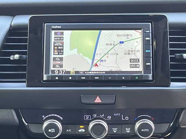 ホンダ フィット e:HEVホーム 大分県 2022(令4)年 2.7万km プラチナホワイトパール ホンダセンシング/アダプティブクルーズコントロール/レーンキープアシスト/純正メモリーナビ/バックカメラ/Bluetooth/DVD/ビルトインETC/純正LEDヘッドライト/オートライトコントロール/ハーフレザーシート/前後ドライブレコーダー/スマートキー/エンジンプッシュスタート