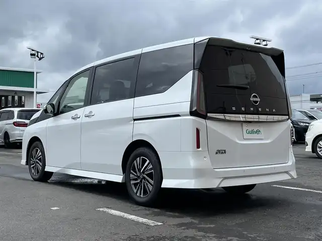 日産 セレナ ハイウェイスター V 東京都 2025(令7)年 0.2万km ホワイトパール 日産12型コネクトナビゲーション＆フルセグ/・BluetoothAudio/USB/・AppleCarPlay＆AndroidAuto/純正11型フリップダウンモニター/インテリジェントアラウンドビューモニター　/ハンズフリー両側パワースライドドア　/360度セーフティアシスト/・プロパイロット/・インテリジェントエマージェンシーブレーキ/・衝突回避支援ブレーキ/・ふらつき警報/・車線逸脱警報システム/・標識検知機能/ＬＥＤヘッドランプ　/ワイヤレス充電器　/前後ドライブレコーダー　/ＥＴＣ/スマートキー/保証書＆取説