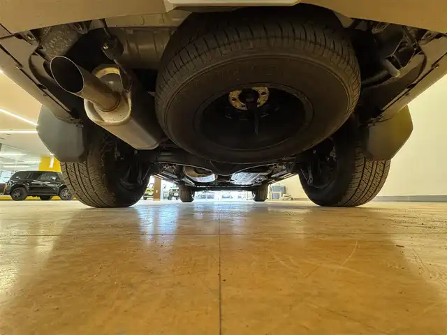 トヨタ ランドクルーザー ２５０ VX 群馬県 2024(令6)年 1万km プラチナホワイトパールマイカ トヨタセーフティセンス/・プリクラッシュセーフティ/・レーンディパーチャーアラート/・ブラインドスポットモニター/・リヤクロストラフィックアラート/・リヤカメラディテクション/・プロアクティブドライビングアシスト/・クリアランスソナー/・ロードサインアシスト/・レーダークルーズコントロール/・オートマチックハイビーム/純正12.3インチディスプレイオーディオ（ナビ機能付き）/　　フルセグTV/　　FM/AM/BT/USB/AppleCarPlay/AndroidAuto/パノラミックビューモニター/サンルーフ/パワーバックドア/LEDオートライト/黒レザーシート/パワーシート/シートヒーター/エアシート/デュアルオートエアコン/純正18インチAW/ルーフレール/デジタルインナーミラー/革巻きステアリング/ステアリングスイッチ/ステアリングヒーター/フォグランプ/ヘッドライトウォッシャー/電動パーキングブレーキ/オートホールド/MTモード付AT/トランスファーレバー/オートワイパー/横滑り防止機能/前後ドライブレコーダー/スマートキー/ビルトインETC2.0