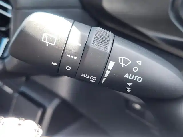 トヨタ ランドクルーザー ２５０ VX 群馬県 2024(令6)年 1万km プラチナホワイトパールマイカ 純正12.3型ナビ/フルセグTV/パワーバックドア/パノラミックビューモニター/ビルトインETC2.0/前後ドライブレコーダー/レーダークルーズコントロール/クリアランスソナー/セーフティセンス/・衝突被害軽減ブレーキ/・車線逸脱防止支援システム/・オートマチックハイビーム/・標識認識機能/・発進遅れ告知機能/パーキングサポートブレーキ/デジタルインナーミラー/LEDヘッドランプ/デュアルオートエアコン/革巻きステアリング/本革シート/前席シートヒーター/エアシート/運転席パワーシート/純正18インチアルミホイール/スマートキー/プッシュエンジンスタート/禁煙車
