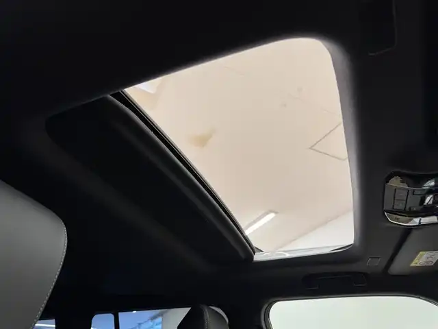 トヨタ ランドクルーザー ２５０ VX 群馬県 2024(令6)年 1万km プラチナホワイトパールマイカ トヨタセーフティセンス/・プリクラッシュセーフティ/・レーンディパーチャーアラート/・ブラインドスポットモニター/・リヤクロストラフィックアラート/・リヤカメラディテクション/・プロアクティブドライビングアシスト/・クリアランスソナー/・ロードサインアシスト/・レーダークルーズコントロール/・オートマチックハイビーム/純正12.3インチディスプレイオーディオ（ナビ機能付き）/　　フルセグTV/　　FM/AM/BT/USB/AppleCarPlay/AndroidAuto/パノラミックビューモニター/サンルーフ/パワーバックドア/LEDオートライト/黒レザーシート/パワーシート/シートヒーター/エアシート/デュアルオートエアコン/純正18インチAW/ルーフレール/デジタルインナーミラー/革巻きステアリング/ステアリングスイッチ/ステアリングヒーター/フォグランプ/ヘッドライトウォッシャー/電動パーキングブレーキ/オートホールド/MTモード付AT/トランスファーレバー/オートワイパー/横滑り防止機能/前後ドライブレコーダー/スマートキー/ビルトインETC2.0