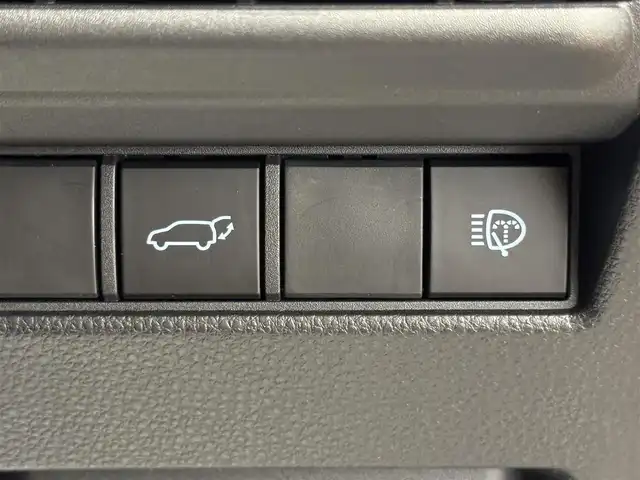 トヨタ ランドクルーザー ２５０ VX 群馬県 2024(令6)年 1万km プラチナホワイトパールマイカ トヨタセーフティセンス/・プリクラッシュセーフティ/・レーンディパーチャーアラート/・ブラインドスポットモニター/・リヤクロストラフィックアラート/・リヤカメラディテクション/・プロアクティブドライビングアシスト/・クリアランスソナー/・ロードサインアシスト/・レーダークルーズコントロール/・オートマチックハイビーム/純正12.3インチディスプレイオーディオ（ナビ機能付き）/　　フルセグTV/　　FM/AM/BT/USB/AppleCarPlay/AndroidAuto/パノラミックビューモニター/サンルーフ/パワーバックドア/LEDオートライト/黒レザーシート/パワーシート/シートヒーター/エアシート/デュアルオートエアコン/純正18インチAW/ルーフレール/デジタルインナーミラー/革巻きステアリング/ステアリングスイッチ/ステアリングヒーター/フォグランプ/ヘッドライトウォッシャー/電動パーキングブレーキ/オートホールド/MTモード付AT/トランスファーレバー/オートワイパー/横滑り防止機能/前後ドライブレコーダー/スマートキー/ビルトインETC2.0