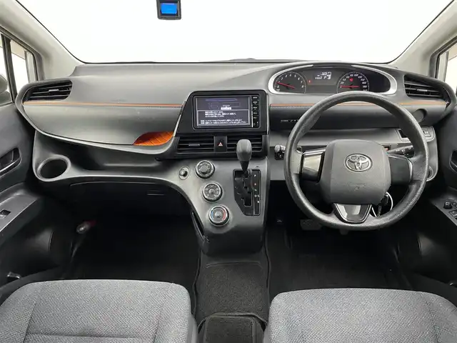 トヨタ シエンタ X 千葉県 2016(平28)年 6万km シルバーM 純正7型ナビ（NSCP-W64）/・Bluetooth/・CD/DVD再生/禁煙車/バックカメラ/ビルトインETC/片側電動スライドドア/リモコンキー/ヘッドライトレベライザー/ハロゲンライト/アイドリングストップ/ISOFIX/電動格納サイドミラー/ウィンカーミラー/ドアバイザー/純正フロアマット