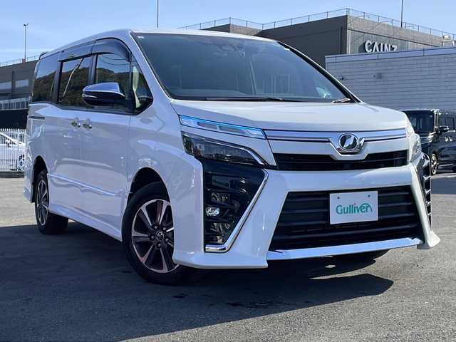トヨタ ヴォクシー ZS 煌 山梨県 2018(平30)年 6.3万km ホワイトパールクリスタルシャイン 純正SDナビ（NSZT-Y68T）/ＣＤ/ＤＶＤ/ＢＴ/フルセグテレビ/バックカメラ/アイドリングストップ/クルーズコントロール/プッシュスタート/両側パワースライドドア/ETC/純正LEDヘッドライト