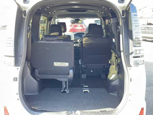 トヨタ ヴォクシー ZS 煌 山梨県 2018(平30)年 6.3万km ホワイトパールクリスタルシャイン 純正SDナビ（NSZT-Y68T）/ＣＤ/ＤＶＤ/ＢＴ/フルセグテレビ/バックカメラ/アイドリングストップ/クルーズコントロール/プッシュスタート/両側パワースライドドア/ETC/純正LEDヘッドライト