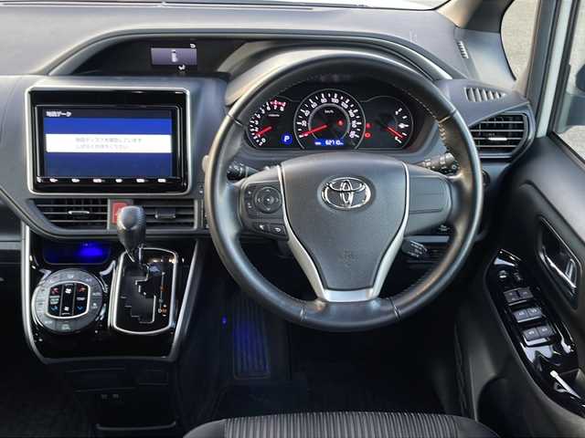 トヨタ ヴォクシー ZS 煌 山梨県 2018(平30)年 6.3万km ホワイトパールクリスタルシャイン 純正SDナビ（NSZT-Y68T）/ＣＤ/ＤＶＤ/ＢＴ/フルセグテレビ/バックカメラ/アイドリングストップ/クルーズコントロール/プッシュスタート/両側パワースライドドア/ETC/純正LEDヘッドライト