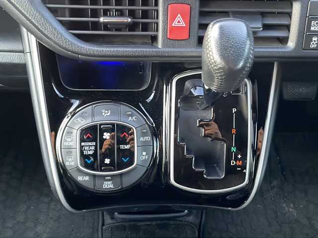 トヨタ ヴォクシー ZS 煌 山梨県 2018(平30)年 6.3万km ホワイトパールクリスタルシャイン 純正SDナビ（NSZT-Y68T）/ＣＤ/ＤＶＤ/ＢＴ/フルセグテレビ/バックカメラ/アイドリングストップ/クルーズコントロール/プッシュスタート/両側パワースライドドア/ETC/純正LEDヘッドライト