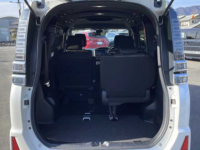 トヨタ ヴォクシー ZS 煌 山梨県 2018(平30)年 6.3万km ホワイトパールクリスタルシャイン 純正SDナビ（NSZT-Y68T）/ＣＤ/ＤＶＤ/ＢＴ/フルセグテレビ/バックカメラ/アイドリングストップ/クルーズコントロール/プッシュスタート/両側パワースライドドア/ETC/純正LEDヘッドライト