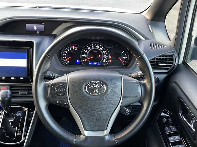 トヨタ ヴォクシー ZS 煌 山梨県 2018(平30)年 6.3万km ホワイトパールクリスタルシャイン 純正SDナビ（NSZT-Y68T）/ＣＤ/ＤＶＤ/ＢＴ/フルセグテレビ/バックカメラ/アイドリングストップ/クルーズコントロール/プッシュスタート/両側パワースライドドア/ETC/純正LEDヘッドライト