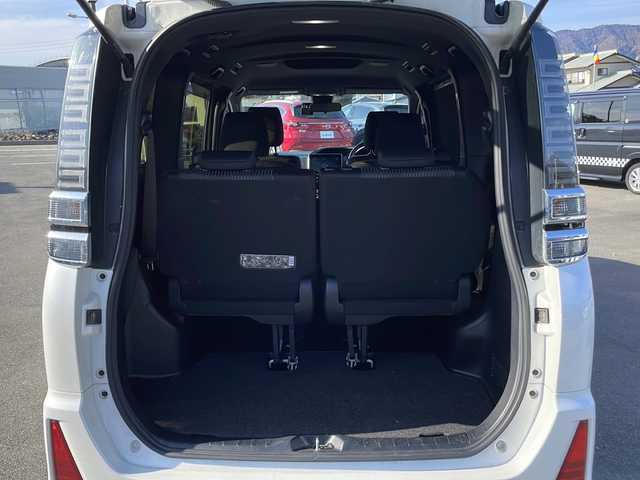 トヨタ ヴォクシー ZS 煌 山梨県 2018(平30)年 6.3万km ホワイトパールクリスタルシャイン 純正SDナビ（NSZT-Y68T）/ＣＤ/ＤＶＤ/ＢＴ/フルセグテレビ/バックカメラ/アイドリングストップ/クルーズコントロール/プッシュスタート/両側パワースライドドア/ETC/純正LEDヘッドライト