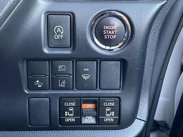 トヨタ ヴォクシー ZS 煌 山梨県 2018(平30)年 6.3万km ホワイトパールクリスタルシャイン 純正SDナビ（NSZT-Y68T）/ＣＤ/ＤＶＤ/ＢＴ/フルセグテレビ/バックカメラ/アイドリングストップ/クルーズコントロール/プッシュスタート/両側パワースライドドア/ETC/純正LEDヘッドライト