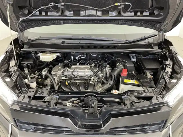 トヨタ ヴォクシー ZS 煌 大分県 2018(平30)年 7.1万km ブラック ワンオーナー/7人乗り/TOYOTAセーフティセンス/・プリクラッシュセーフティ/・レーンディパーチャアラート/・オートマチックハイビーム/純正10型ナビ　型式：NSZN-Z66T/【フルセグTV、DVD再生可、BT対応】/ステアリングスイッチ/バックカメラ/純正フリップダウンモニター/両側電動スライドドア/社外ドライブレコーダー/ビルトインETC/アイドリングストップ/横滑り防止装置/電動格納ミラー/純正フロアマット/オートライト/LEDヘッドライト/LEDフォグ/純正16インチアルミホイール/保証書、取説、スペアキー有り