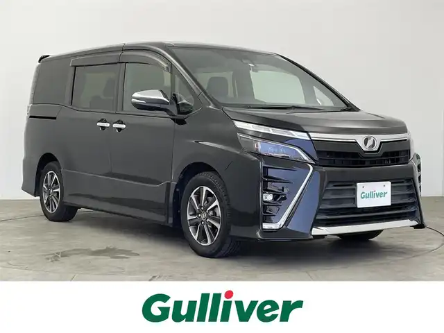 トヨタ ヴォクシー ZS 煌 大分県 2018(平30)年 7.1万km ブラック ワンオーナー/7人乗り/TOYOTAセーフティセンス/・プリクラッシュセーフティ/・レーンディパーチャアラート/・オートマチックハイビーム/純正10型ナビ　型式：NSZN-Z66T/【フルセグTV、DVD再生可、BT対応】/ステアリングスイッチ/バックカメラ/純正フリップダウンモニター/両側電動スライドドア/社外ドライブレコーダー/ビルトインETC/アイドリングストップ/横滑り防止装置/電動格納ミラー/純正フロアマット/オートライト/LEDヘッドライト/LEDフォグ/純正16インチアルミホイール/保証書、取説、スペアキー有り